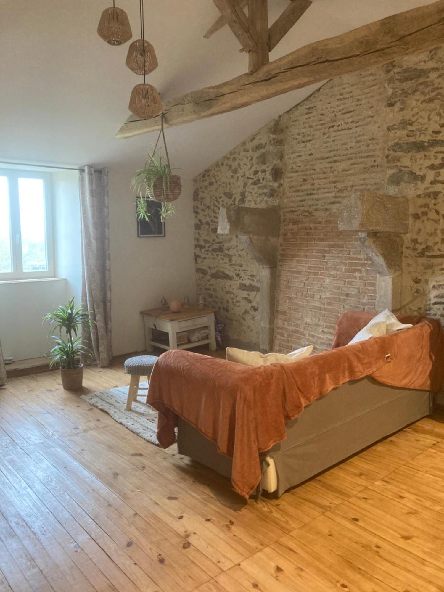 Premier Etage D Une Jolie Maison A La Campagne Montravers Εξωτερικό φωτογραφία